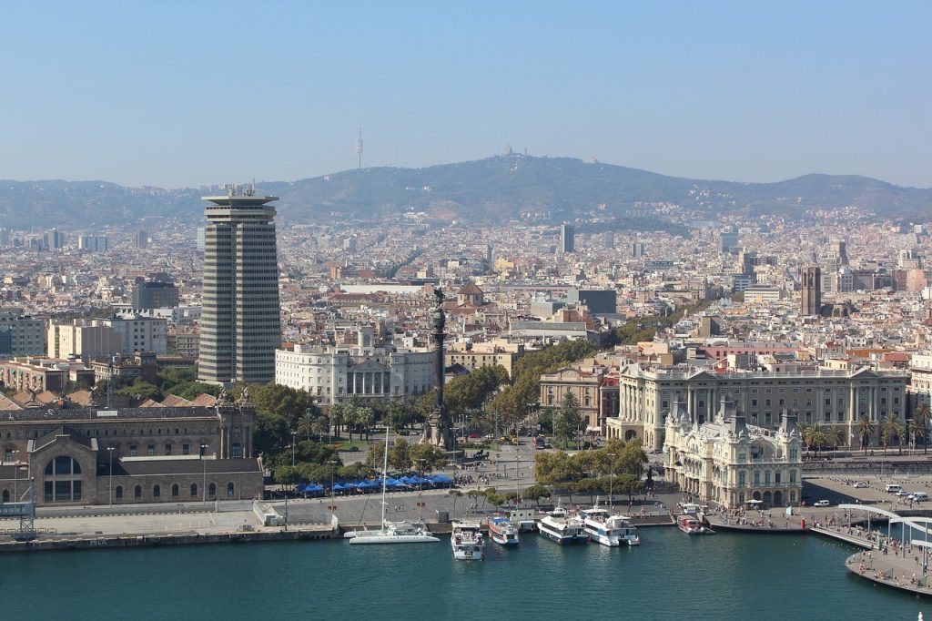 Sea el dueño de su tiempo con un chófer privado en Barcelona